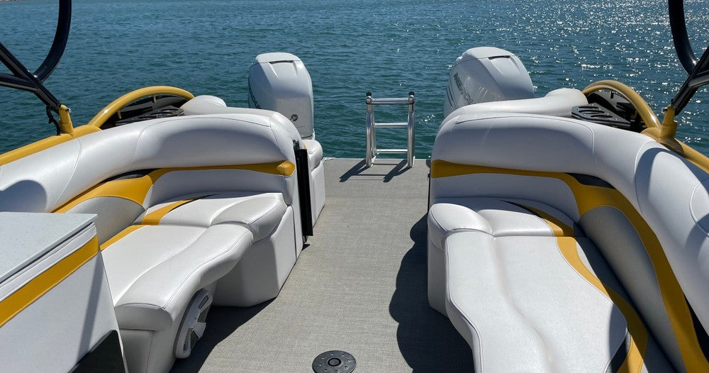 16 passenger Luxury Powertoon with Float On Captain on Lake Travis