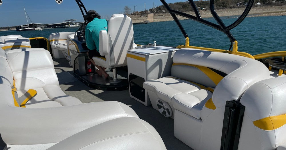 16 passenger Luxury Powertoon with Float On Captain on Lake Travis