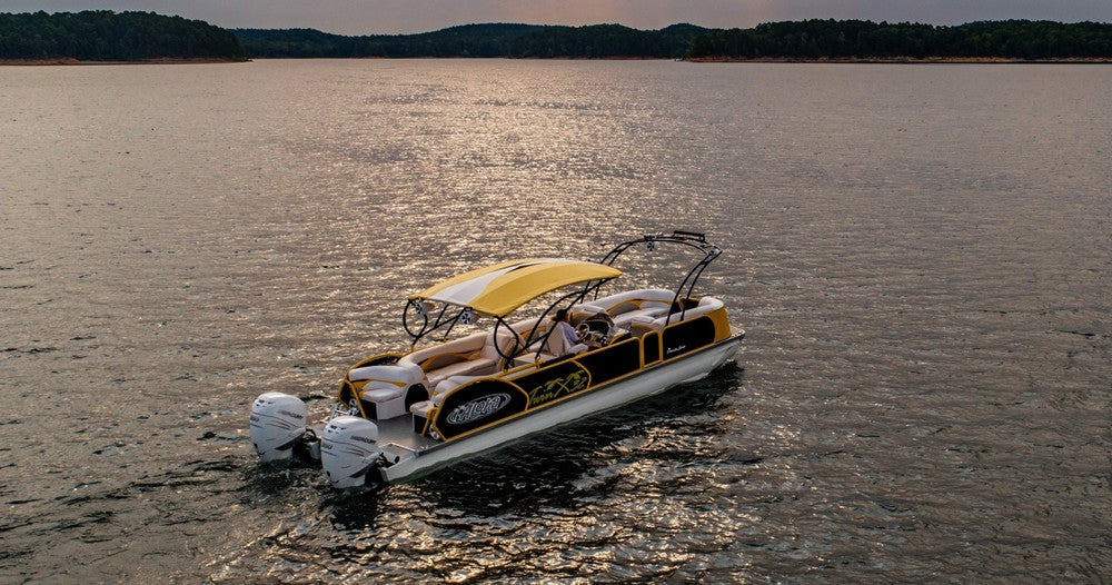 16 passenger Luxury Powertoon with Float On Captain on Lake Travis