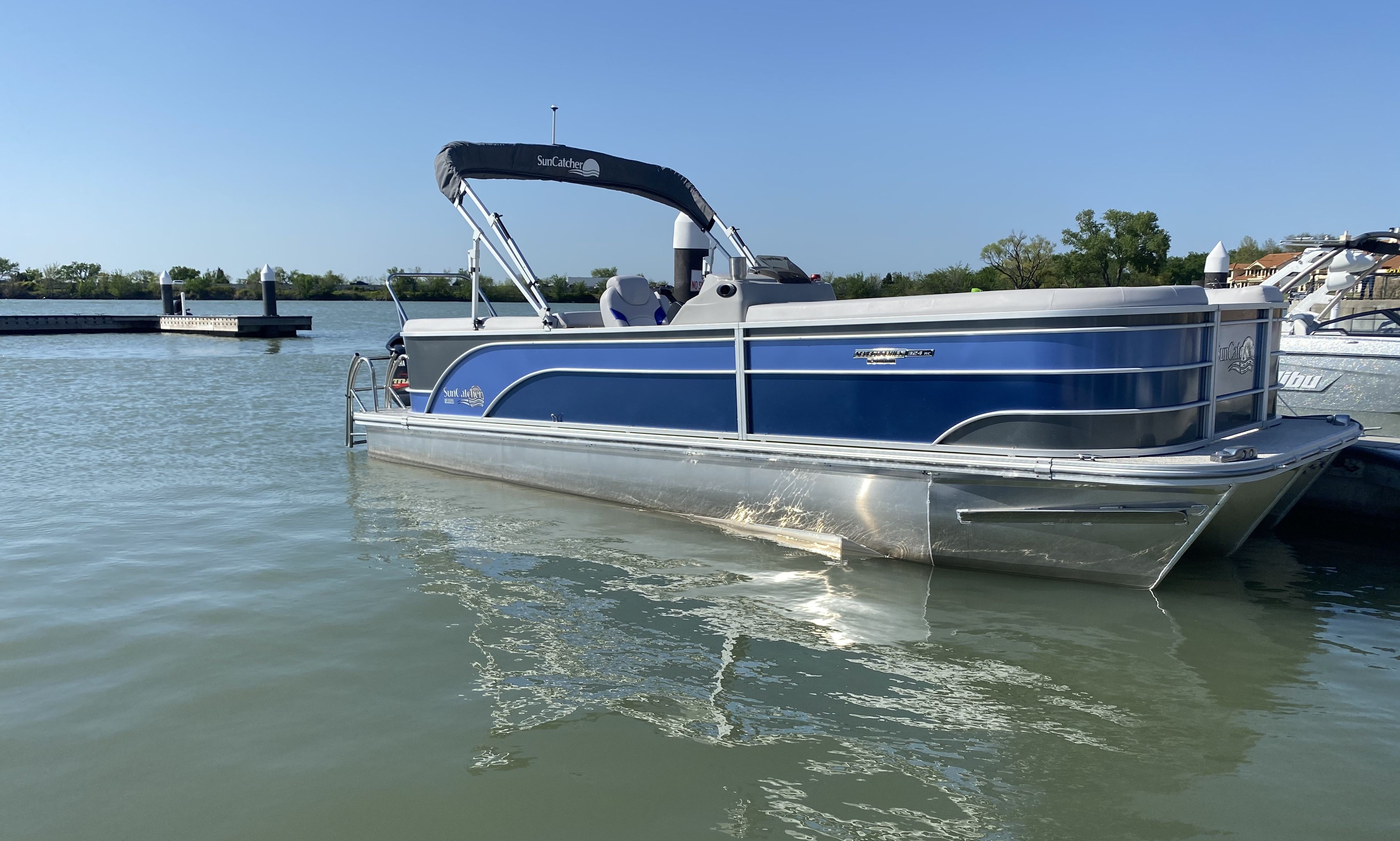 10 Person Party Boat Suncatcher Pontoon with Captain