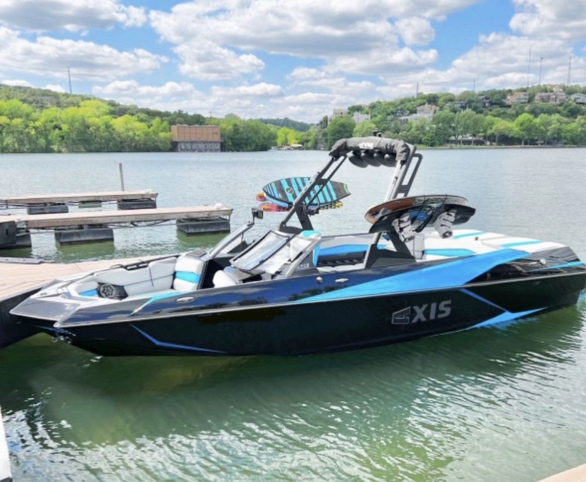 #1 Wakesurf Boat on Lake Travis and Lake Austin. BYOB. Captained