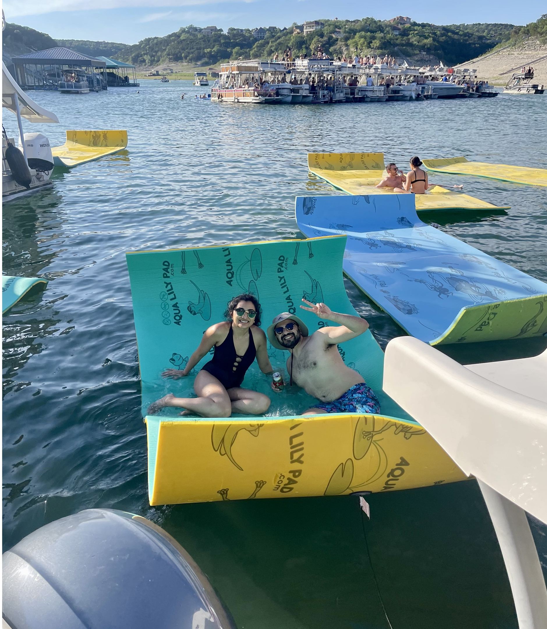*Tiki* Theme Party Pontoon on Lake Travis